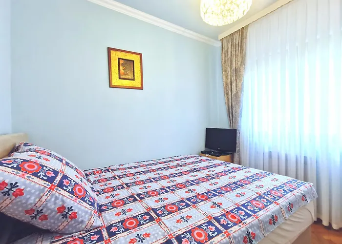 Apartments Mira